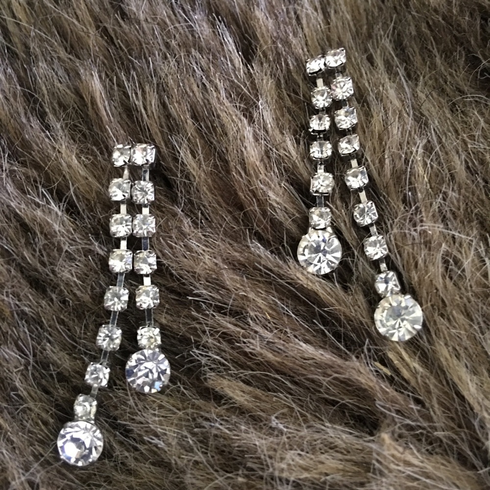 Modern clear rhinestone dangle pierced earrings
